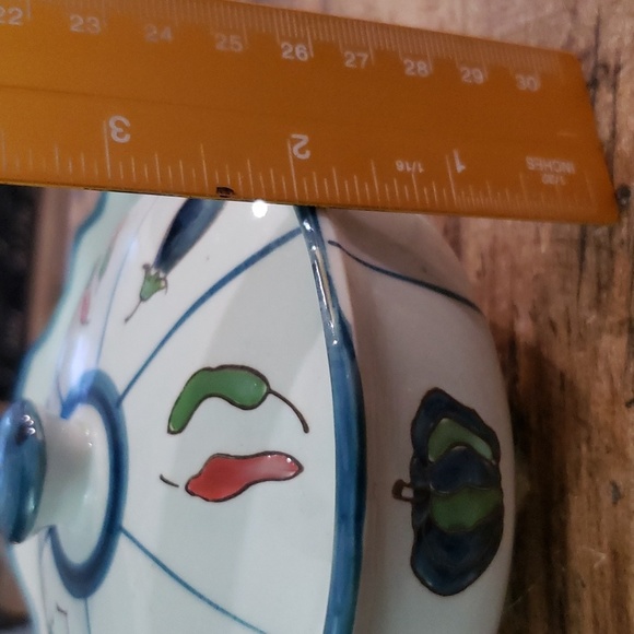 Arita Ware Japanese Lidded Bowl with vegetables. - Picture 6 of 6